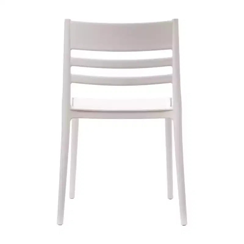 Lot de 2 chaises de patio empilables Bridgeport pour l'intérieur et l'extérieur avec dossier à lattes, chaise commerciale en résine toutes saisons