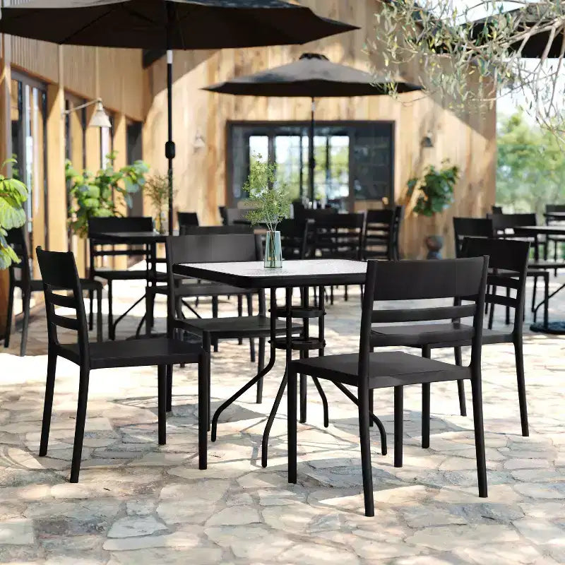Lot de 2 chaises de patio empilables Bridgeport pour l'intérieur et l'extérieur avec dossier à lattes, chaise commerciale en résine toutes saisons
